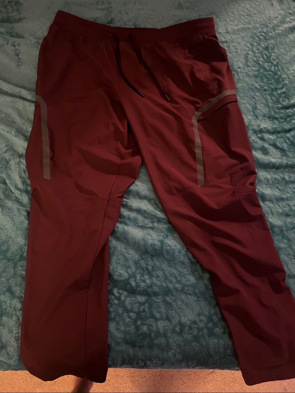 XXL Under Armor athletic pants cherry wood color zip pockets good condition